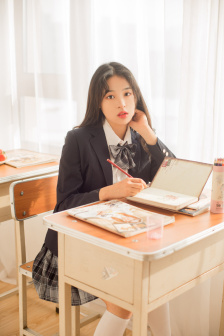 《年轻女教师3》在线